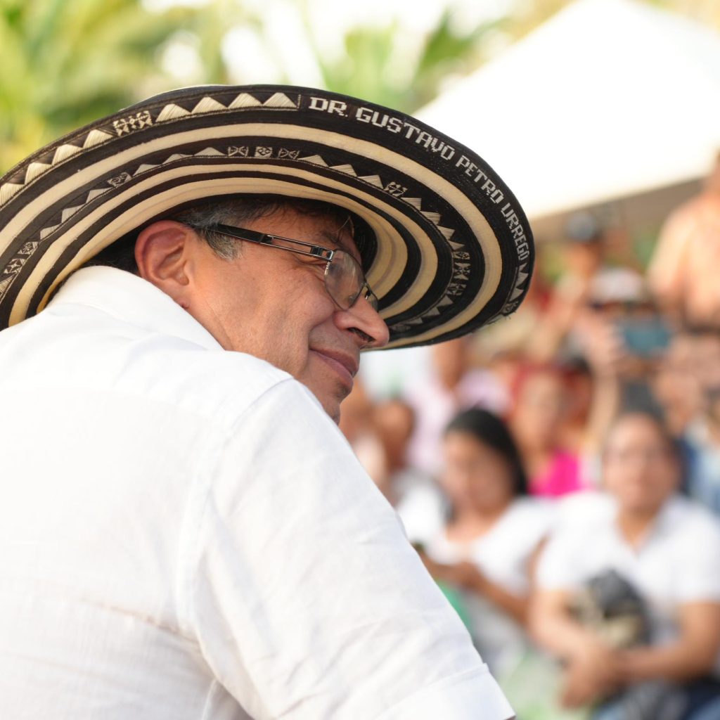 Todo el empresariado debe pagar la quincena con el salario mínimo vital decretado Por Gustavo Petro