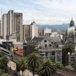 El 90% de los habitantes se siente orgulloso de Medellín… pero la ciudad aún carga heridas profundas