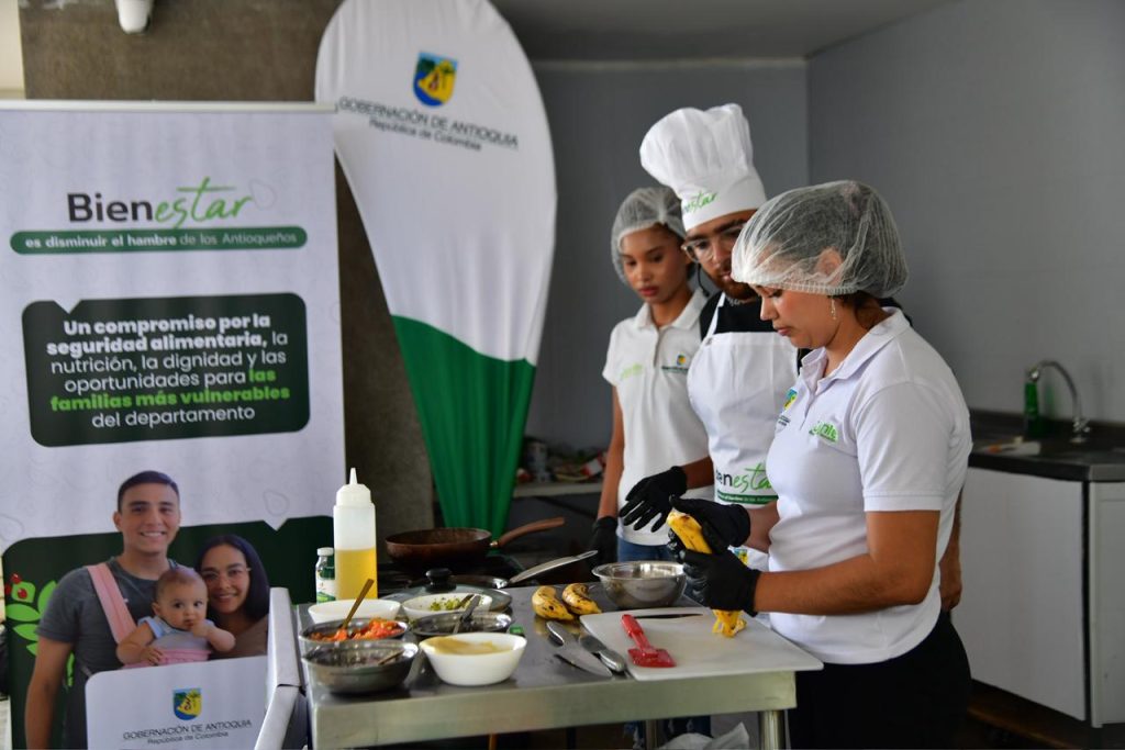 Gobierno departamental de Antioquia y Tiendas Ara, una alianza social para 400 madres adolescentes de Urabá y Bajo Cauca
